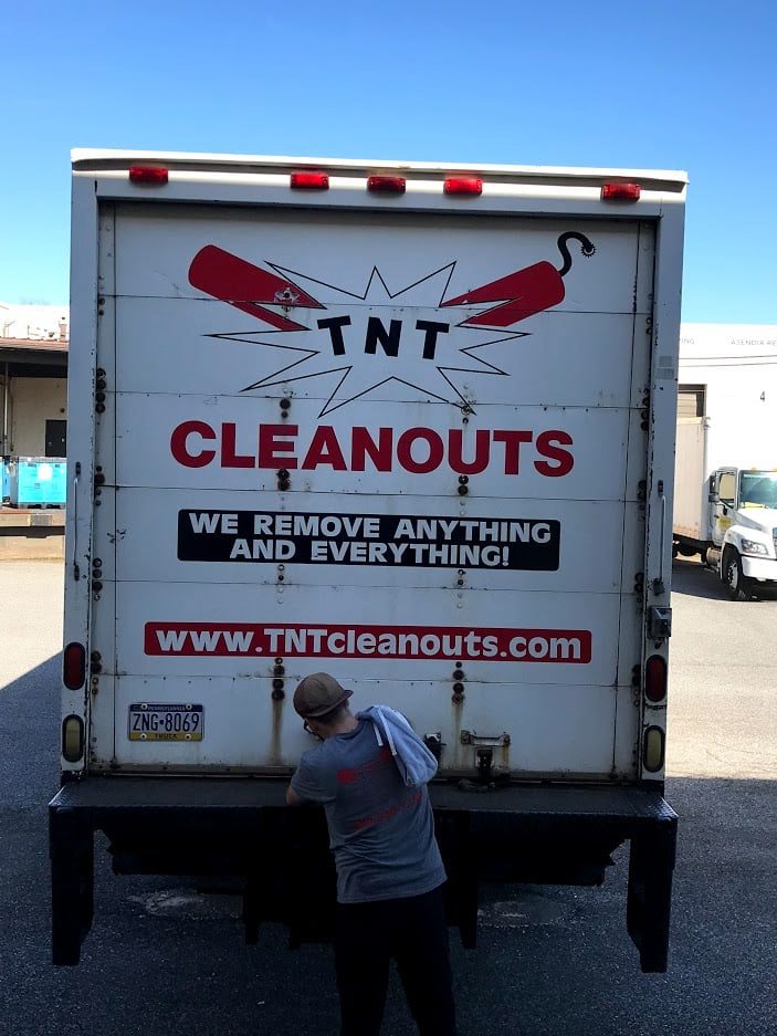 TNT Clean outs vehicle